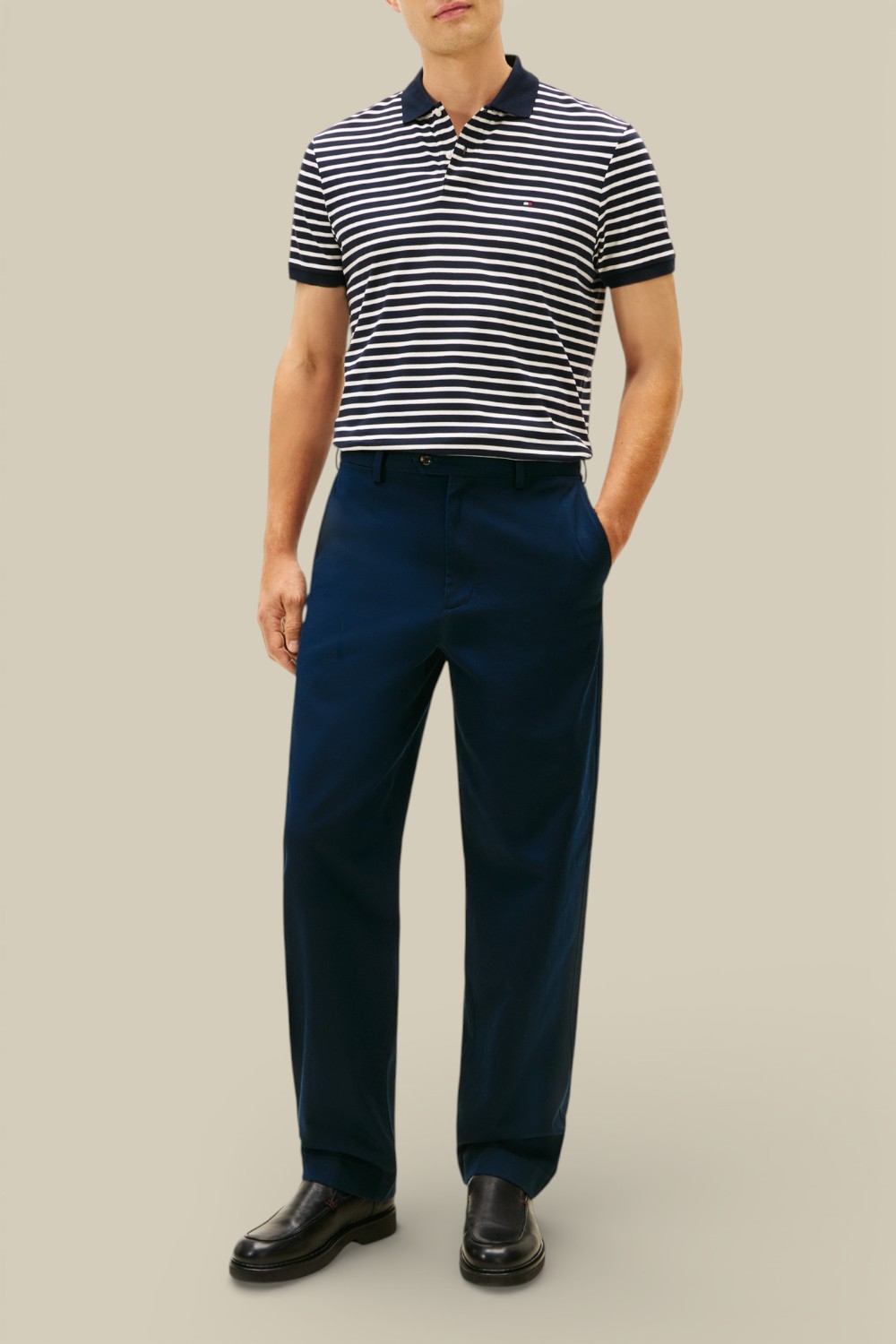 תמונת כל הלוק של חולצת פולו